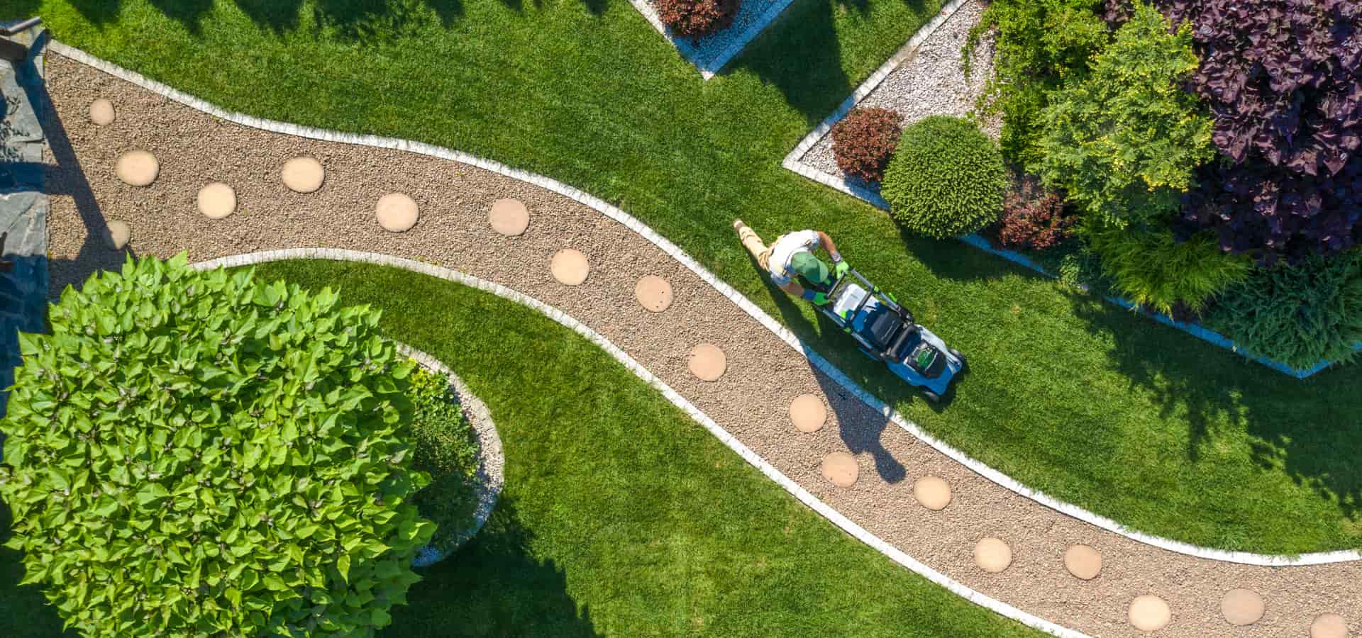 aerial view of a landscaping contractor lawnmowing rineyville ky